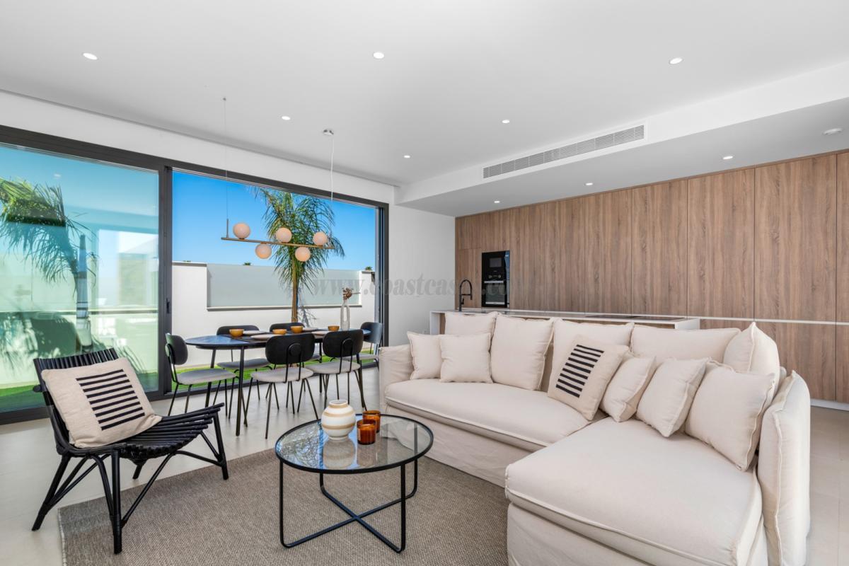 Venta de villa en Los Alcázares