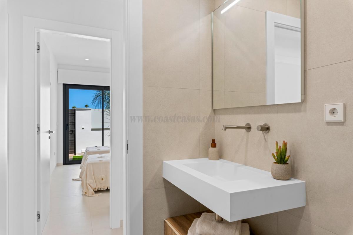 Venta de villa en Los Alcázares