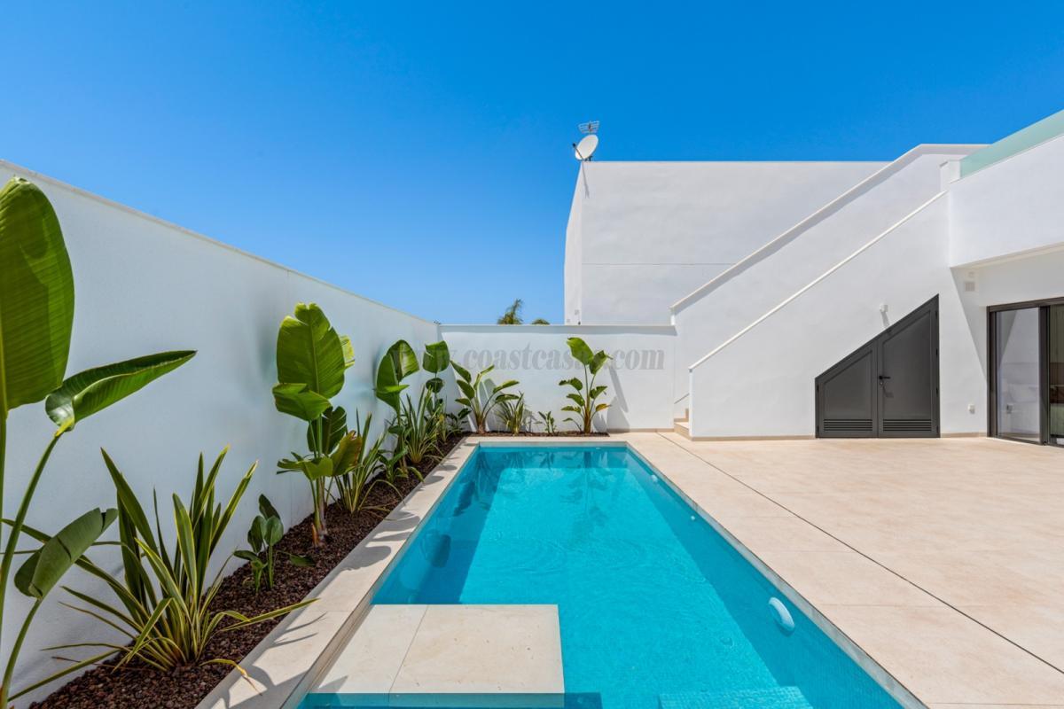Venta de villa en Los Alcázares
