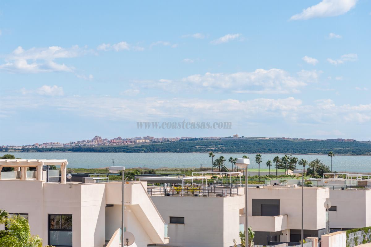 For sale of chalet in Los Montesinos