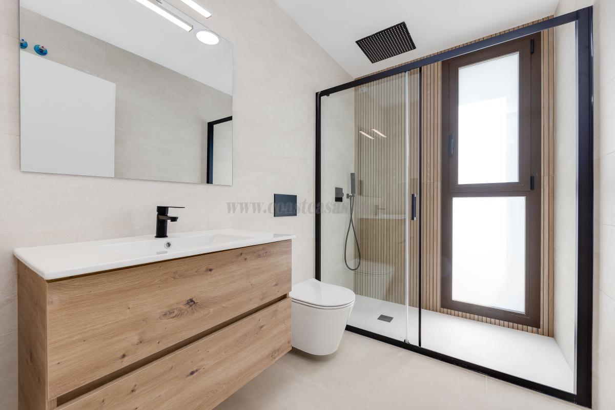 Venta de villa en Los Alcázares