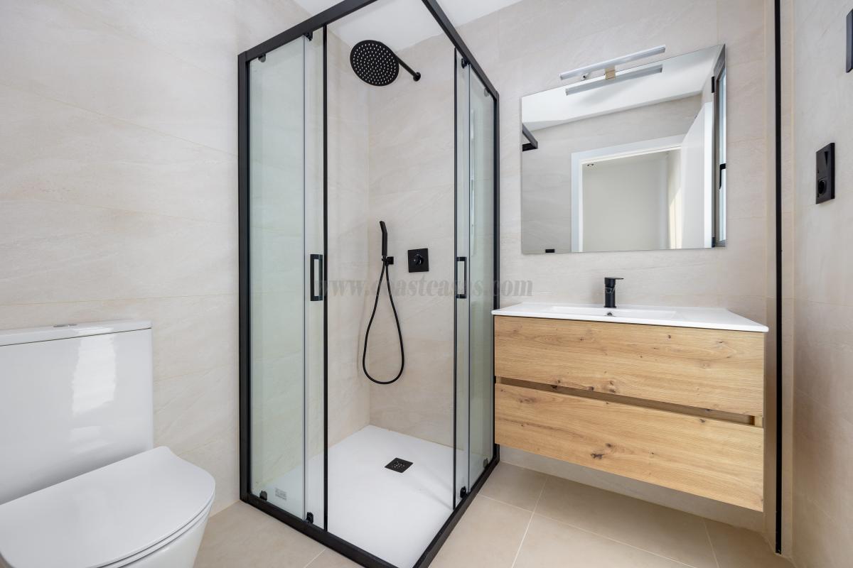 Venta de villa en Los Alcázares