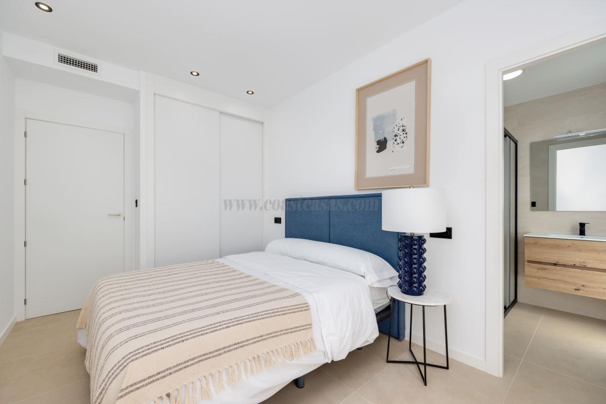 Venta de villa en Los Alcázares