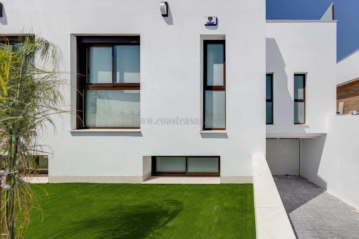 Venta de villa en Los Alcázares