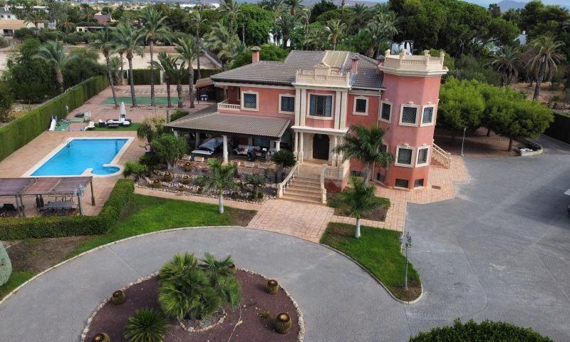 Продажа от

 Виллa на Elche