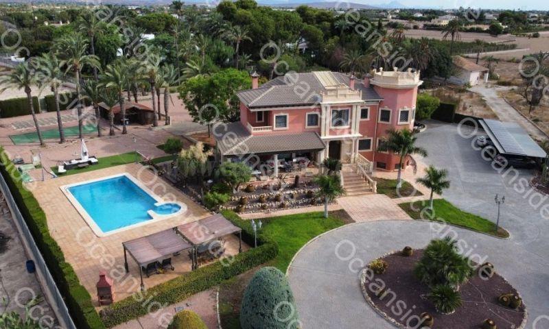 Продажа от

 Виллa на Elche