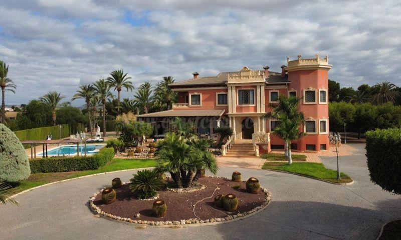 Продажа от

 Виллa на Elche