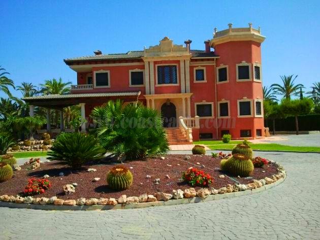 For sale of villa in Elche