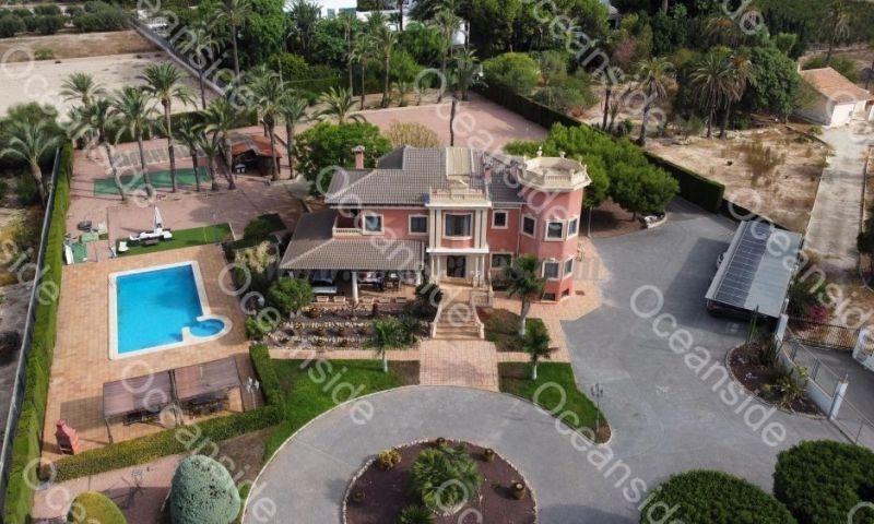 Продажа от

 Виллa на Elche