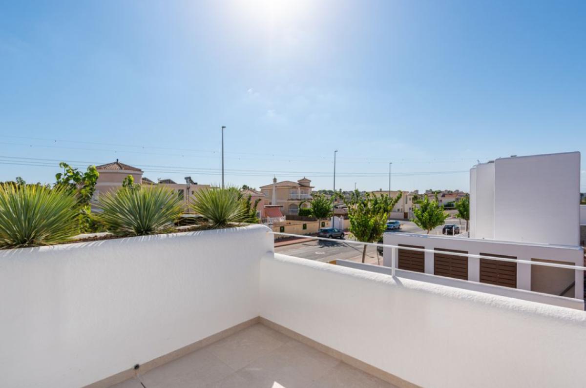 Venta de villa en Los Alcázares