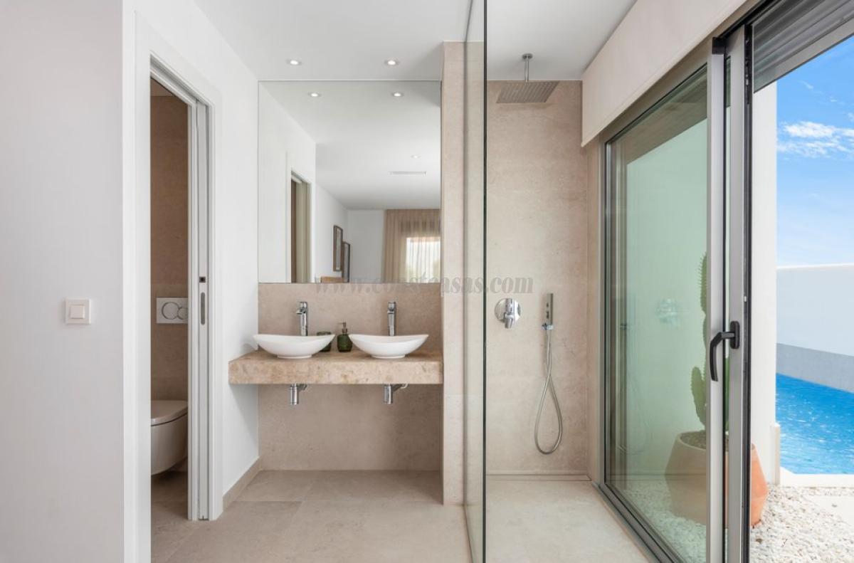 Venta de villa en Los Alcázares