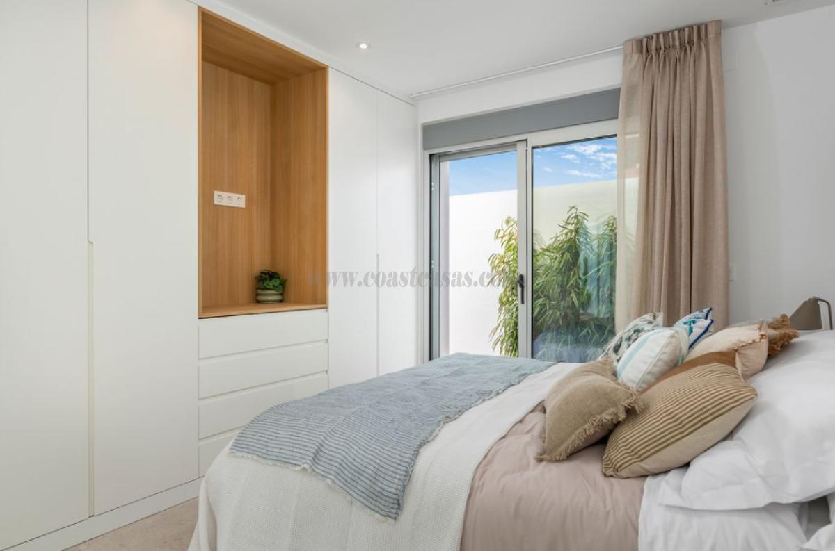 Venta de villa en Los Alcázares