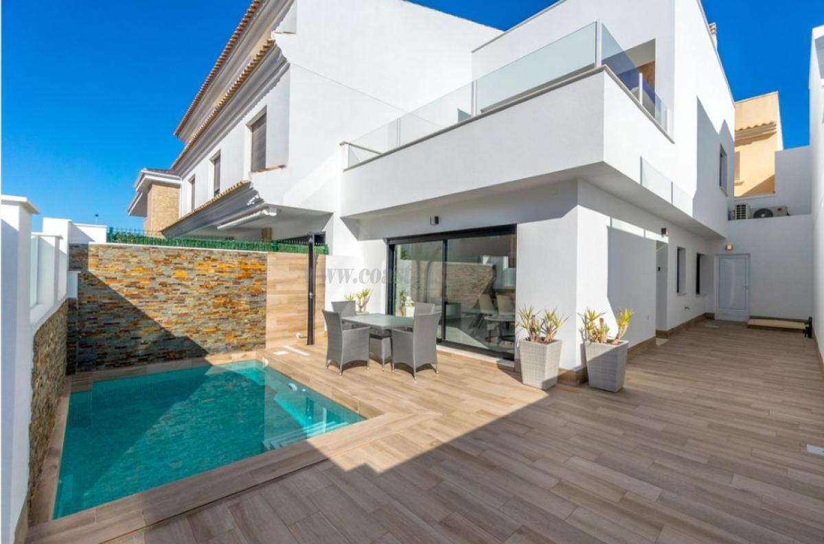 Venta de villa en Pilar de la Horadada