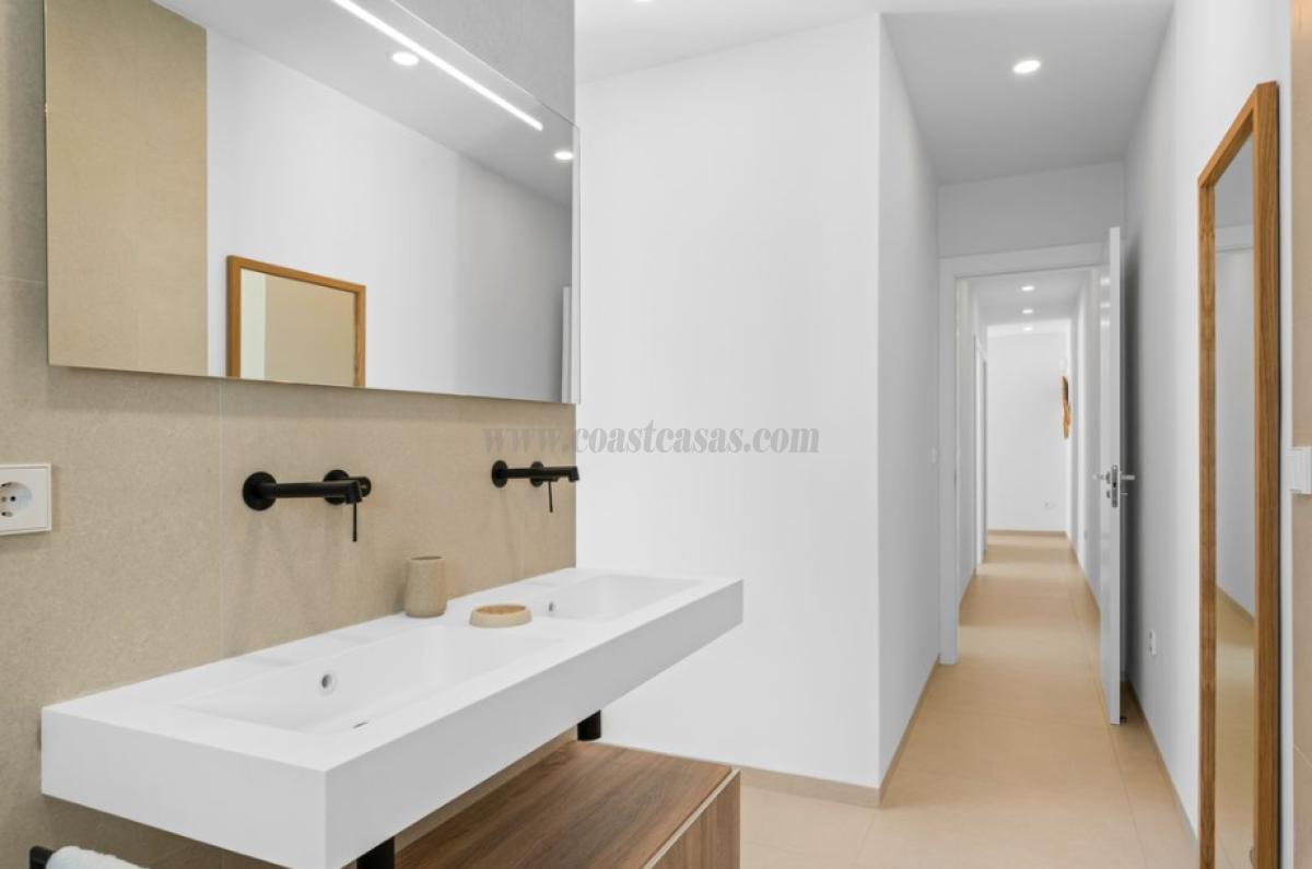 Venta de villa en Los Alcázares