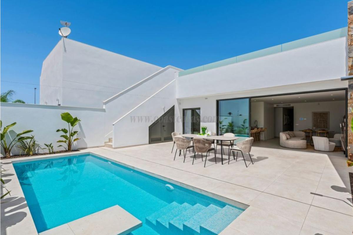 Venta de villa en Los Alcázares