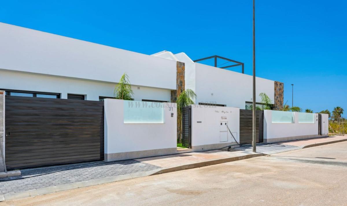 Venta de villa en Los Alcázares
