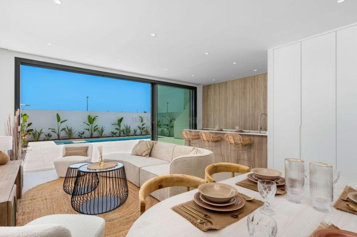 Venta de villa en Los Alcázares