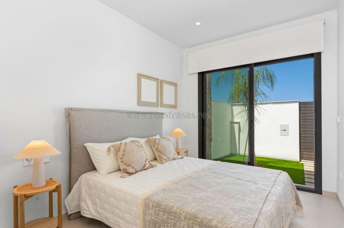 Venta de villa en Los Alcázares