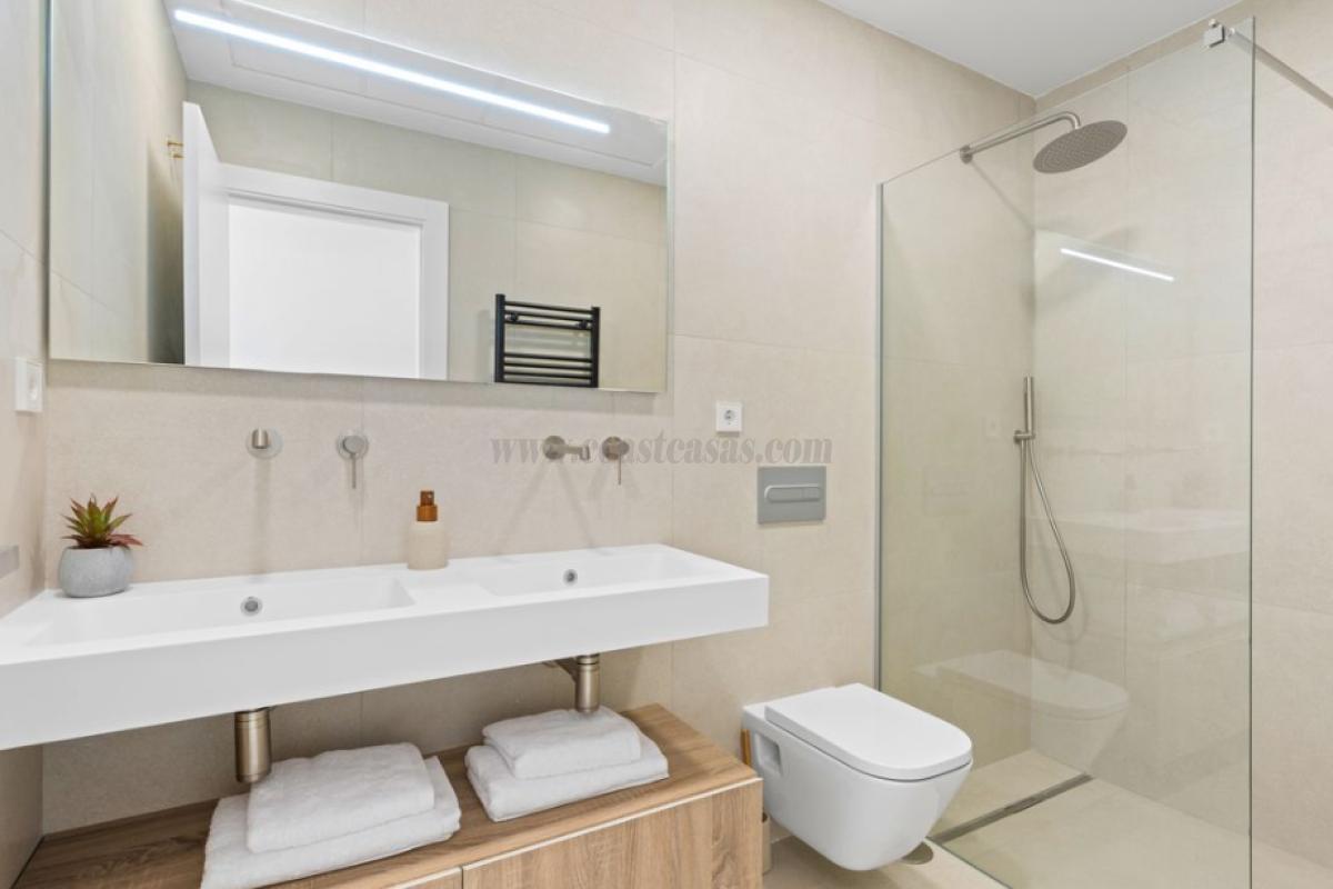 Venta de villa en Los Alcázares