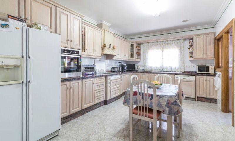 For sale of villa in Elche