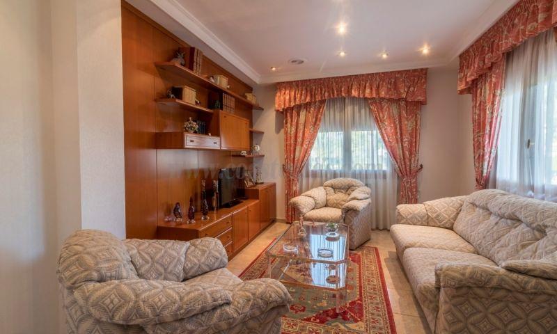 For sale of villa in Elche
