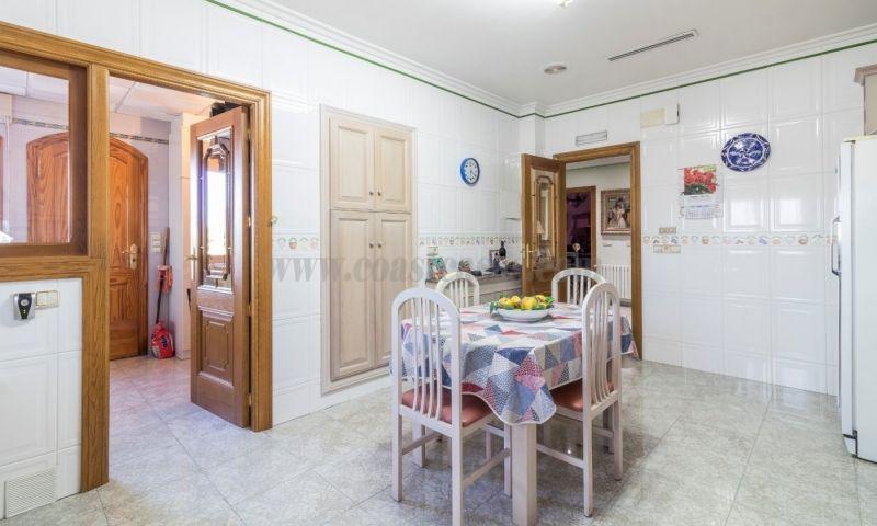For sale of villa in Elche