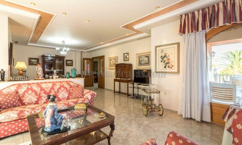 For sale of villa in Elche