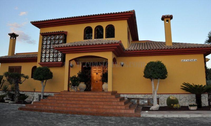 For sale of villa in Elche