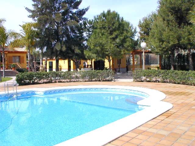 For sale of villa in Elche