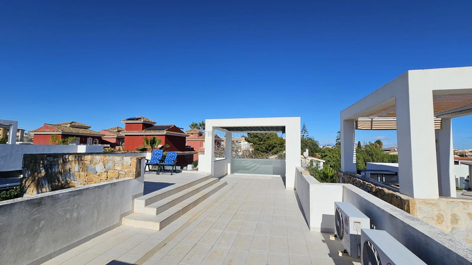 Venta de chalet en Orihuela Costa