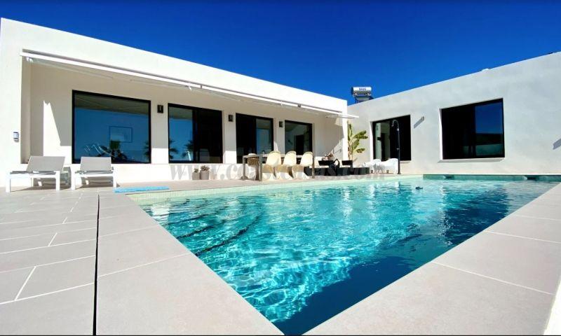 Venta de villa en Hondón De Las Nieves