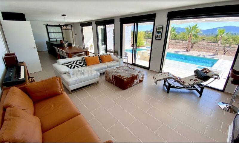 For sale of villa in Hondón De Las Nieves