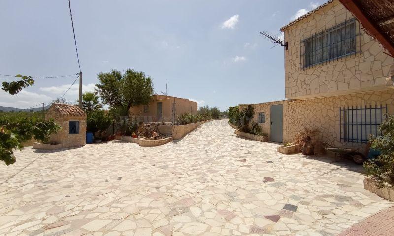 For sale of villa in Hondón De Las Nieves