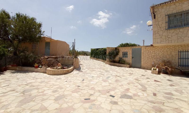 For sale of villa in Hondón De Las Nieves
