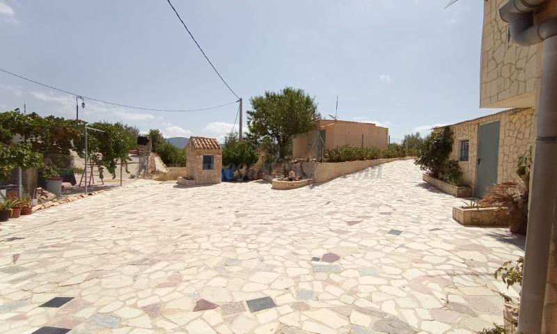For sale of villa in Hondón De Las Nieves