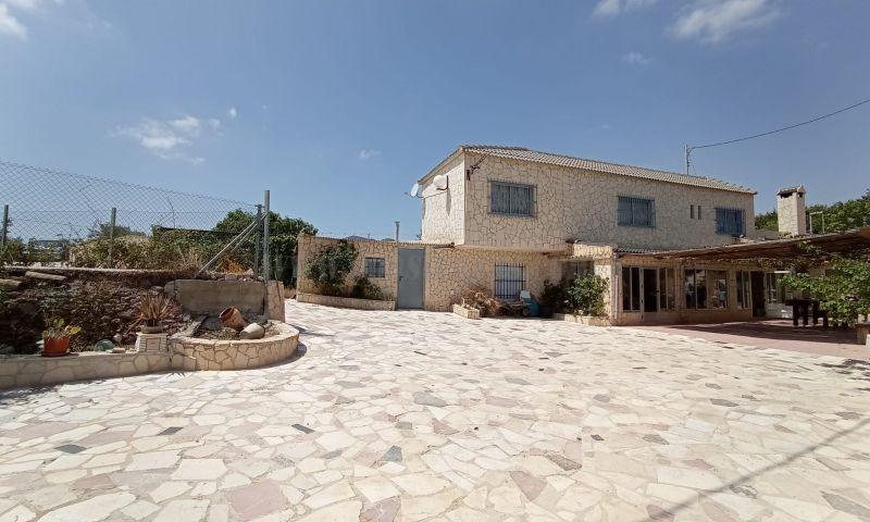 Zu verkaufen von villa in
 Hondón De Las Nieves