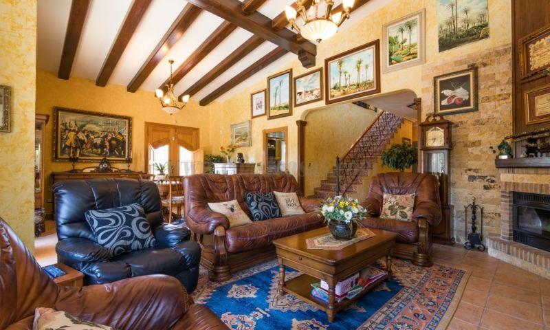 For sale of villa in Crevillente