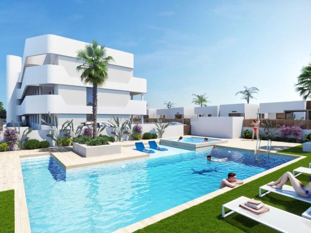 Venta de villa en Los Alcázares