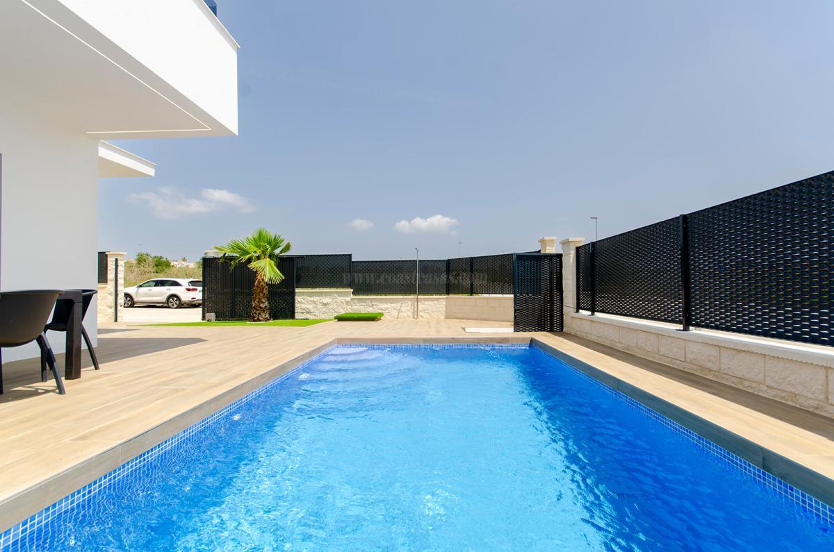Venta de villa en Orihuela
