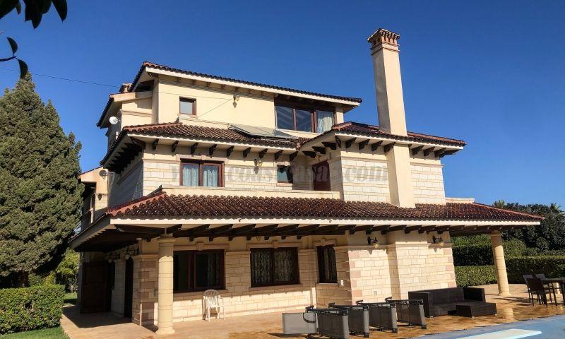 For sale of villa in Orihuela Costa