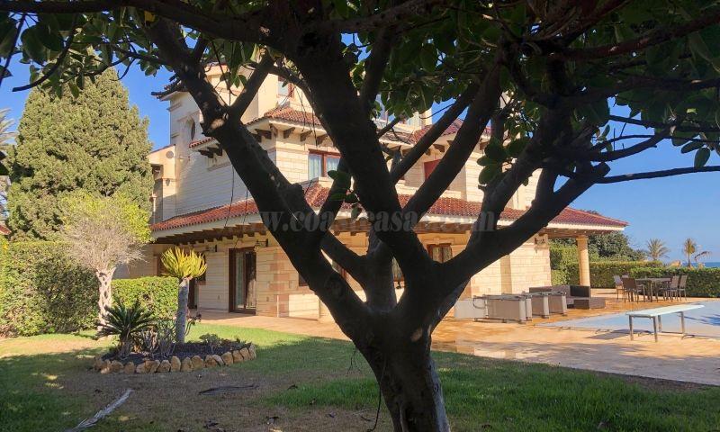 For sale of villa in Orihuela Costa