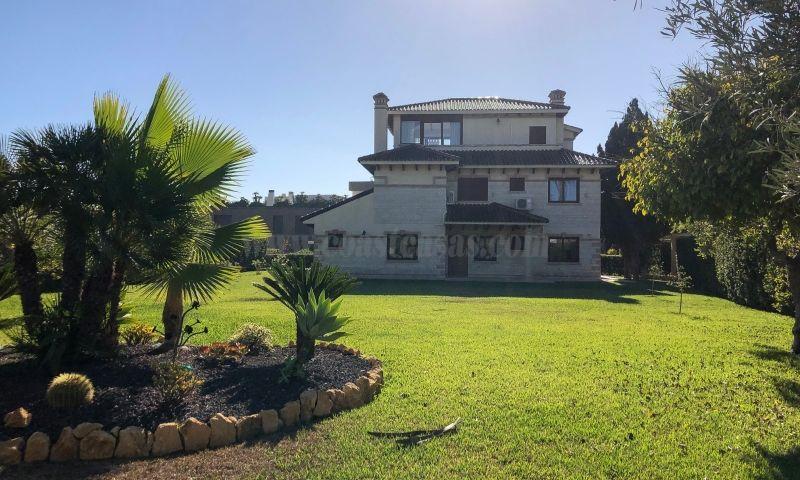 For sale of villa in Orihuela Costa