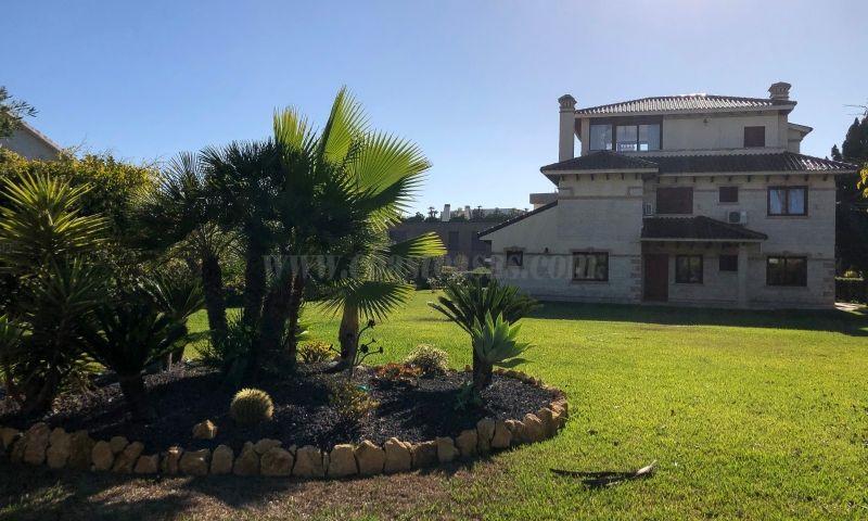For sale of villa in Orihuela Costa