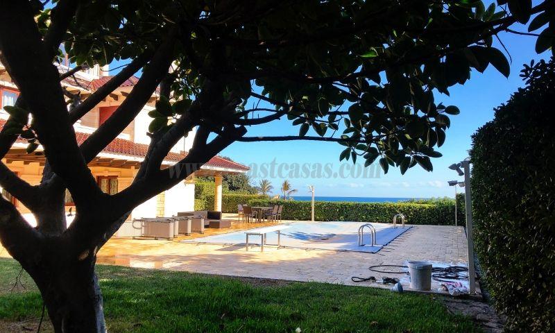 For sale of villa in Orihuela Costa