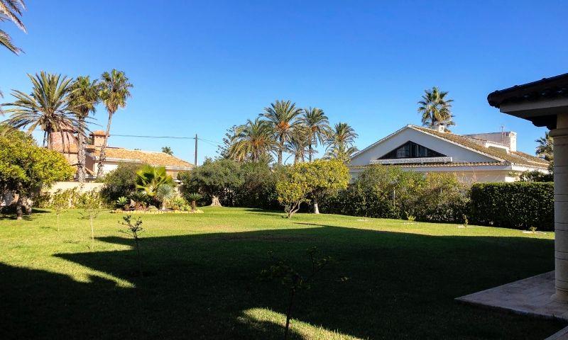 For sale of villa in Orihuela Costa