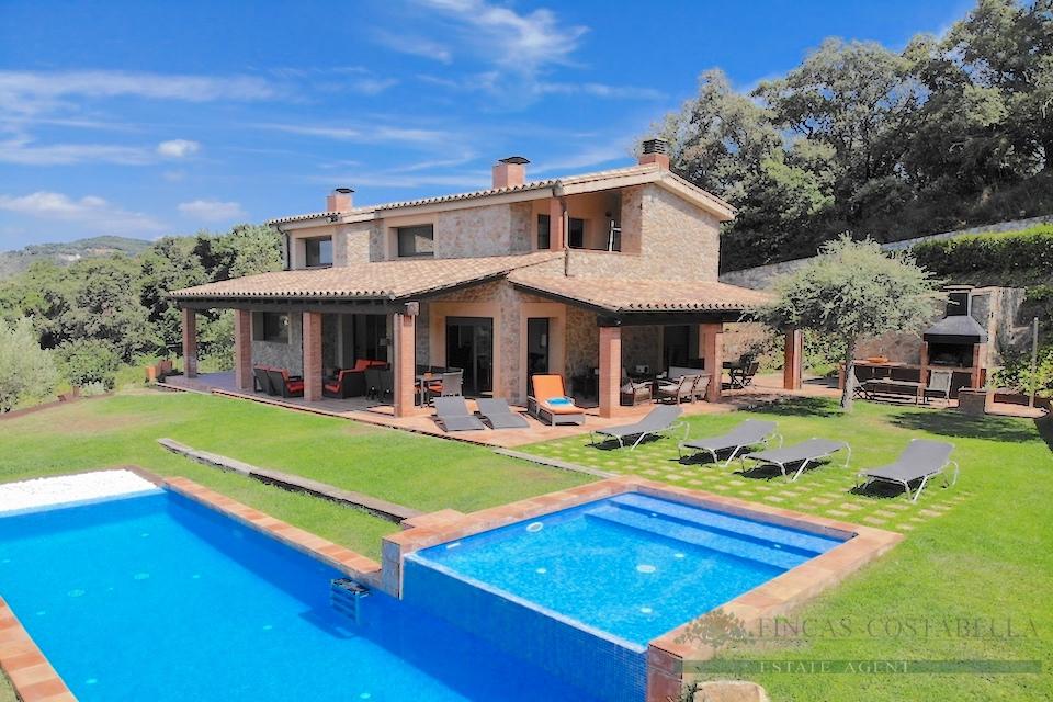 For sale of villa in Santa Cristina d Aro