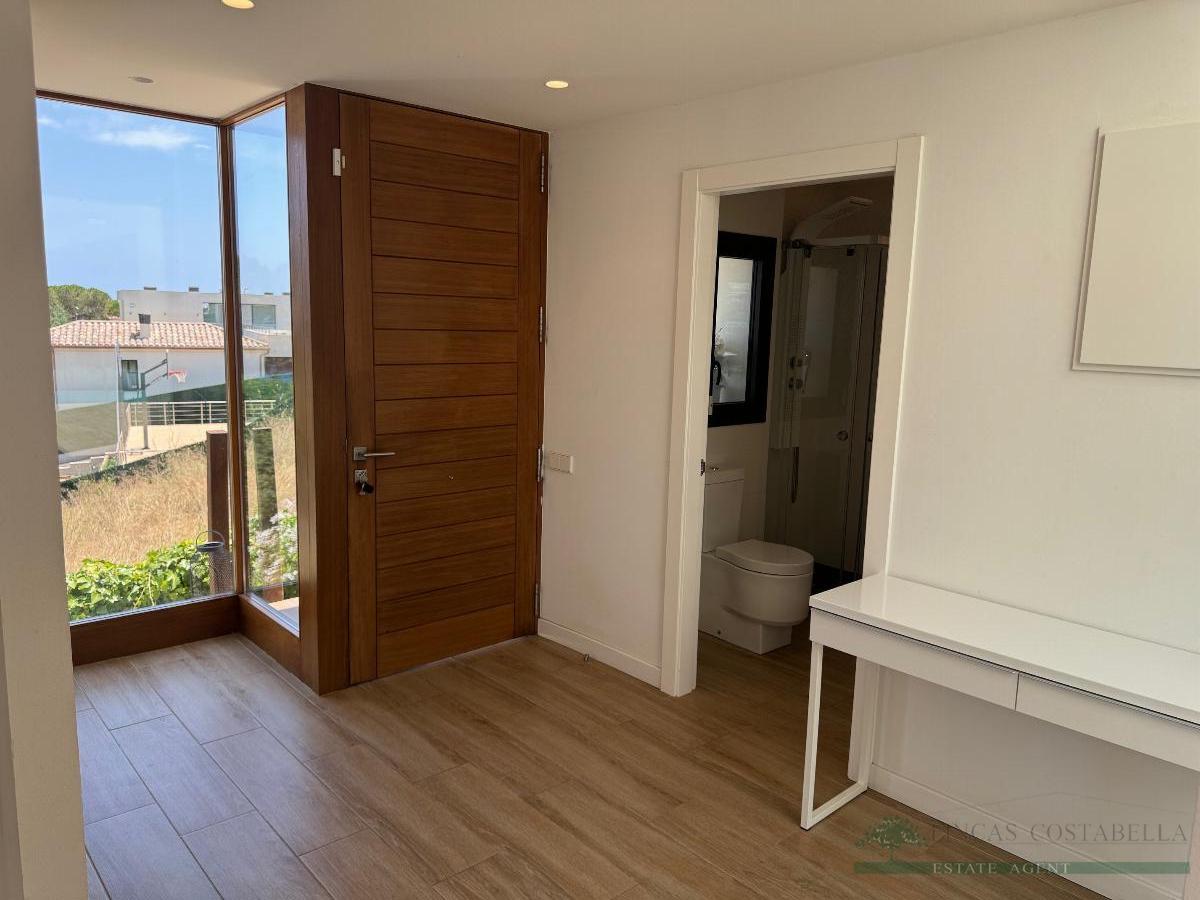For sale of house in Calonge