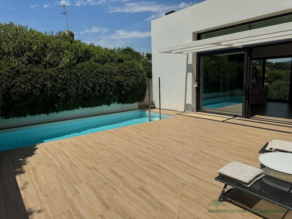 For sale of house in Calonge