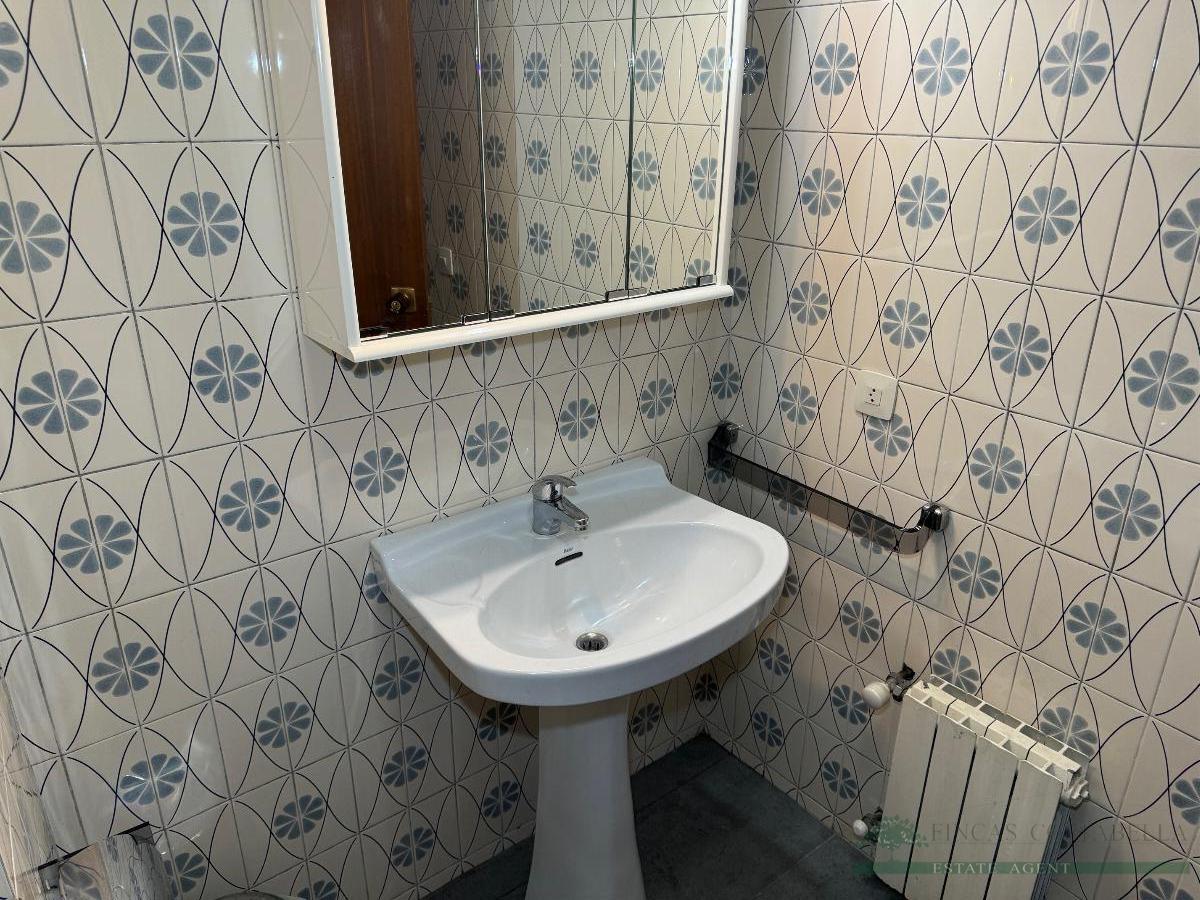 Sprzedaż z budynek w Llagostera
