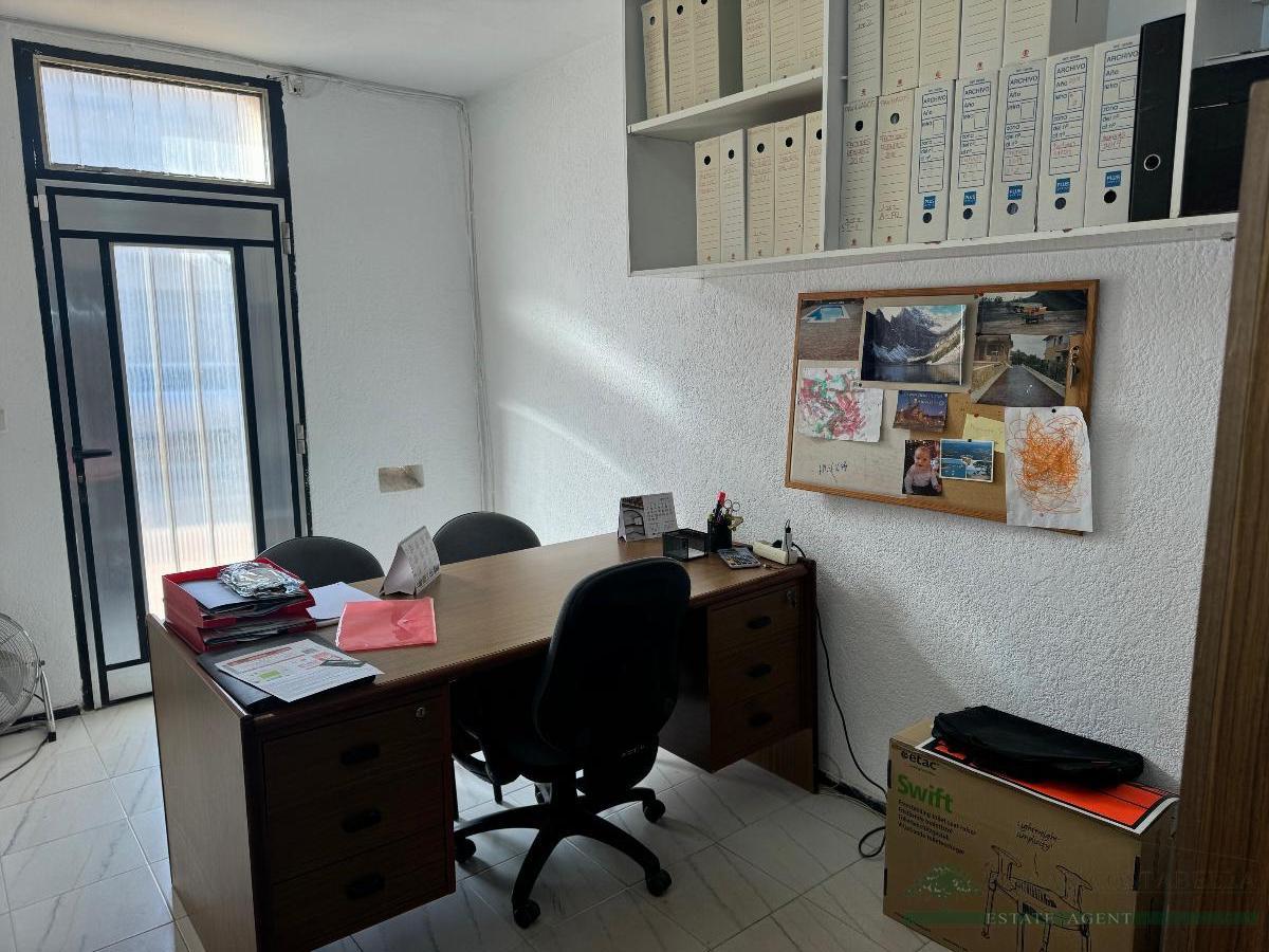 Sprzedaż z budynek w Llagostera